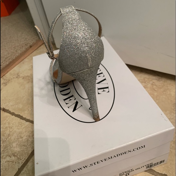 STEVE MADDEN Stecy Silver Glitter Heels! - Picture 3 of 5